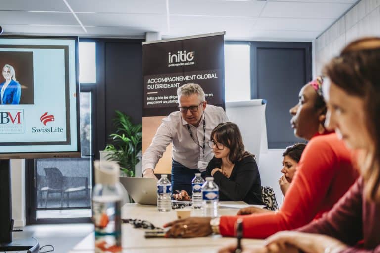 Réunion partenaires INITIO avec présentation à l'écran